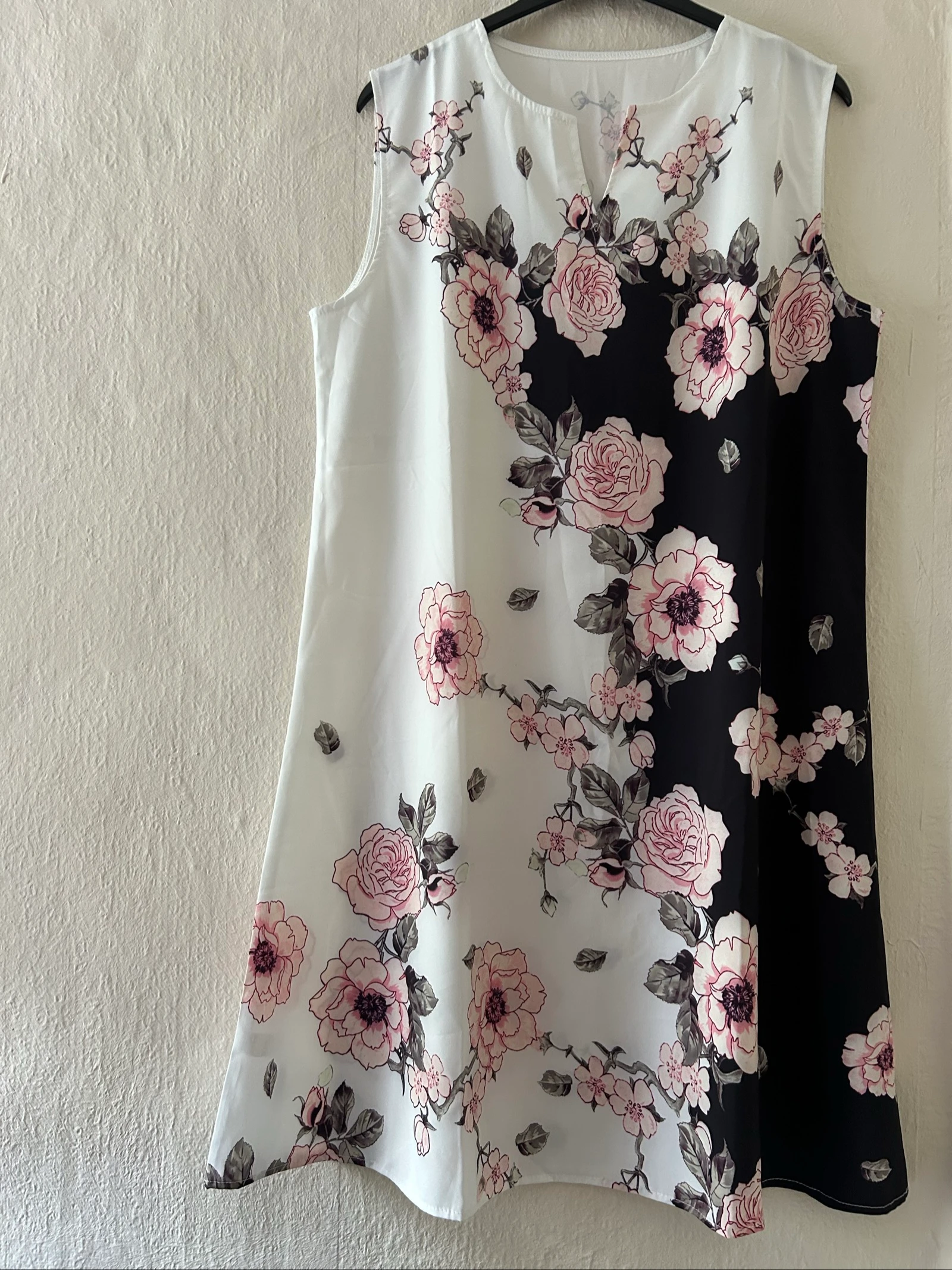 sleeveless in black and white with a delicate pink floral print. – photo 2
